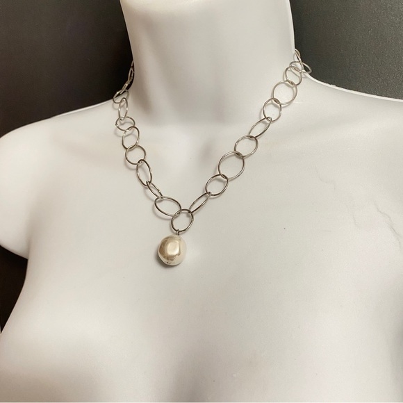 Imitation Pearl Pendant Silver Tone Necklace - Picture 3 of 7